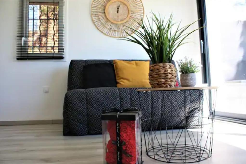 Appartement Tout Equipe En Rez-De-Jardin Entre Gard Et Ardeche Saint-Julien-de-Peyrolas Eksteriør billede